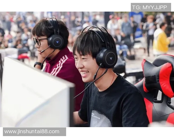 电竞新闻探寻FPX战队的默契配合与战术布局揭秘英雄联盟的精彩瞬间 电竞新闻探寻FPX战队的默契配合与战术布局揭秘英雄联盟的精彩瞬间